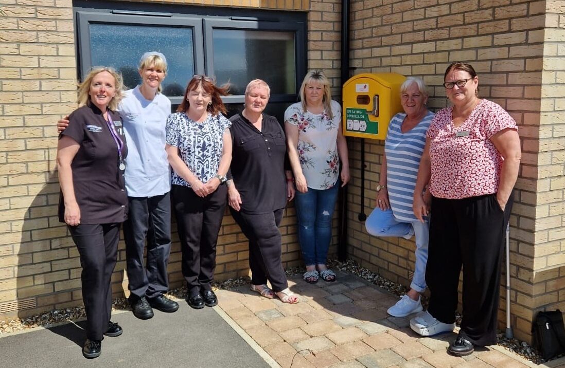 Kings Court staff with new defibrillator